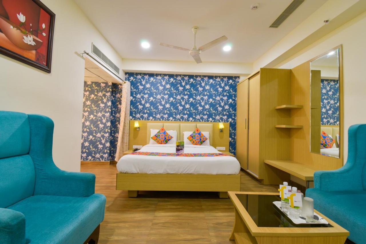 Hotel Raintr33 하이데라바드 외부 사진