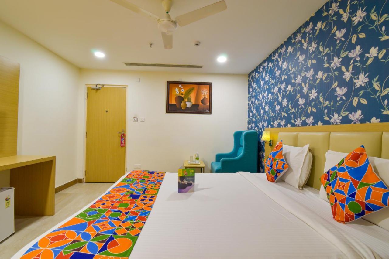 Hotel Raintr33 하이데라바드 외부 사진