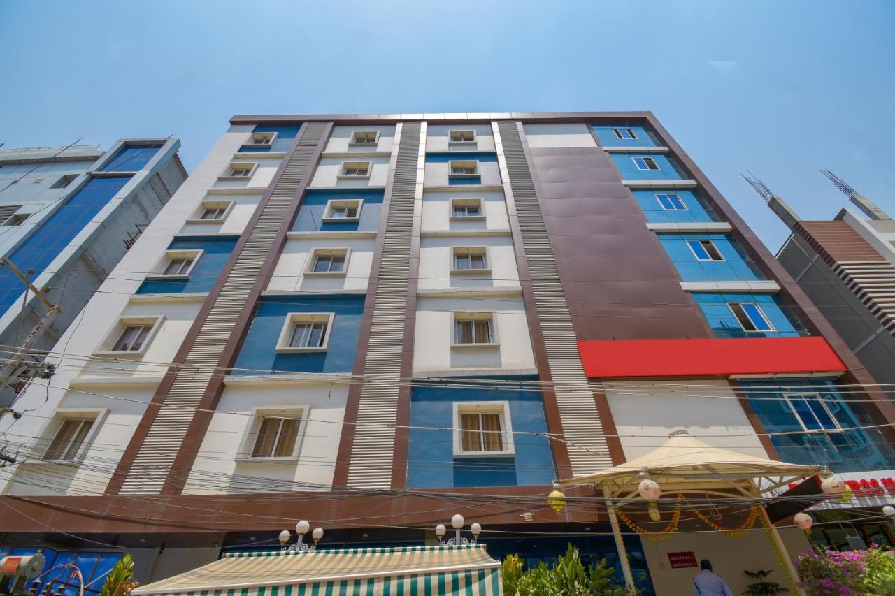 Hotel Raintr33 하이데라바드 외부 사진