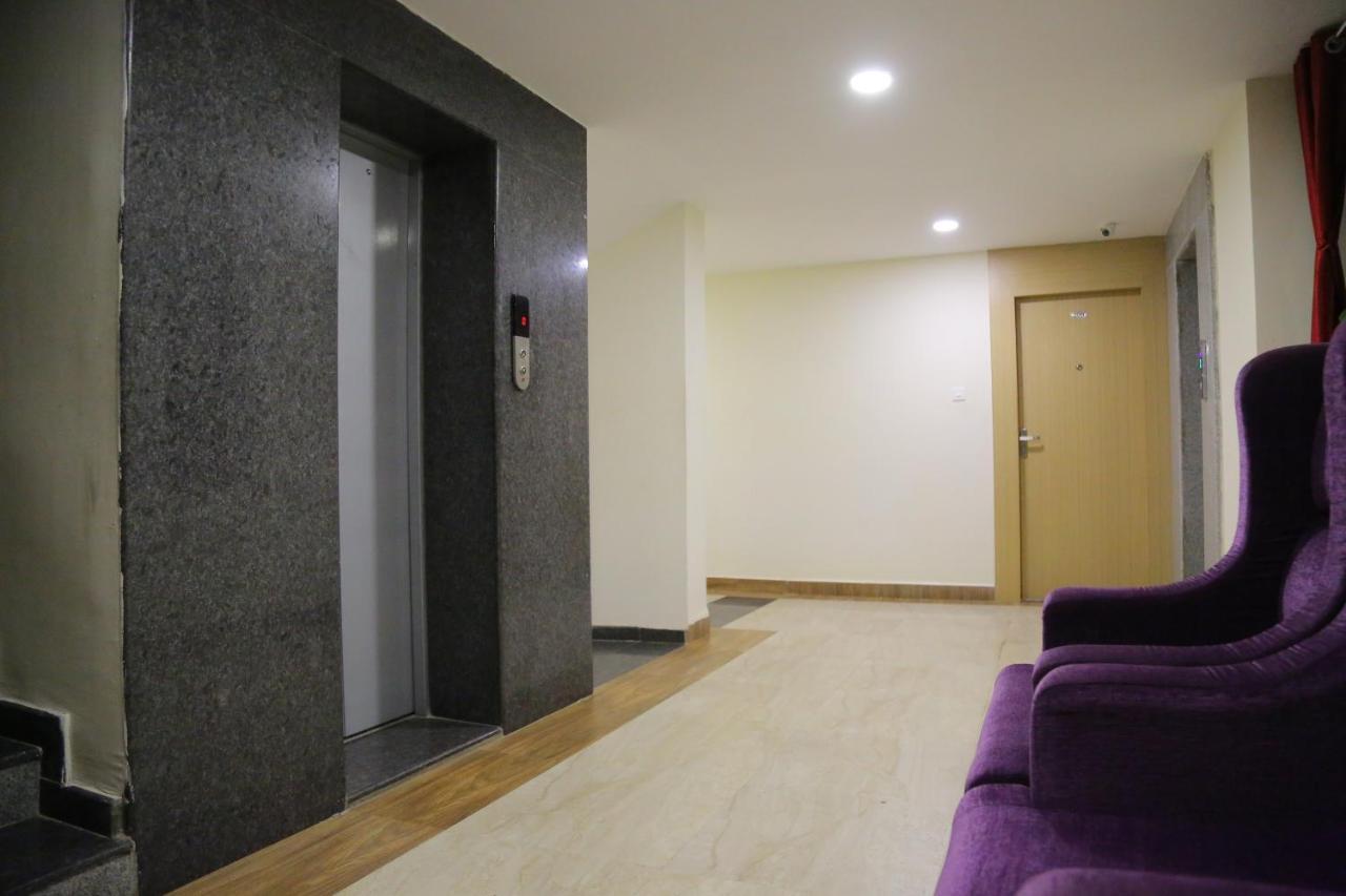 Hotel Raintr33 하이데라바드 외부 사진