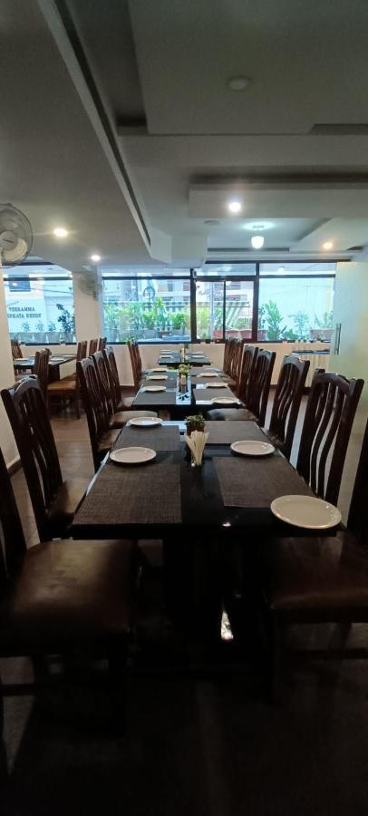 Hotel Raintr33 하이데라바드 외부 사진
